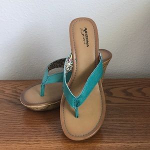 EUC thong wedges